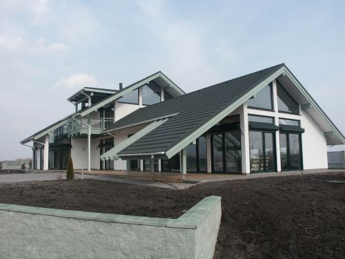 阿鲁山彩石瓦探索建材行业转型升级新道路，大力支持绿色建材下乡